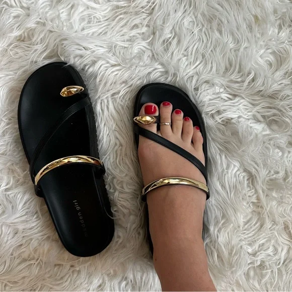 Madden Girl Women's Caribbean Slide On Sandal with Toe Loop - Picture 7 of 7